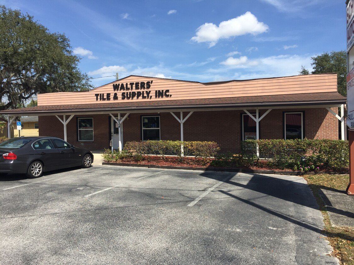 Storefront Retail Space For Lease: 334 Parkridge Ave, Orange Park, FL 32065